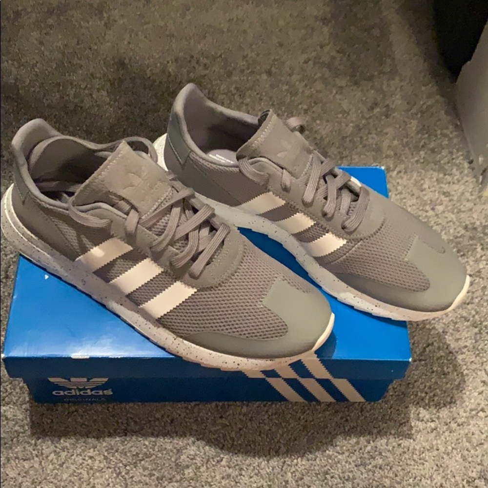 Adidas Sneakers